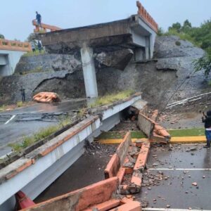 Colapsa puente seco en Pontón, La Vega por paso del huracán Fiona 