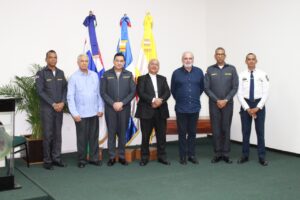 Policía Nacional y Universidad Católica de Santo Domingo firman convenio para elevar niveles de capacitación de agentes 
