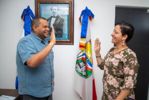 Alcalde Carlos Guzmán designa a primera mujer en la Dirección de Policía Municipal 