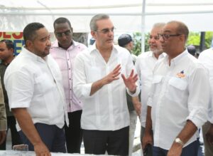 Presidente Abinader sostendrá reunión este lunes en el MOPC