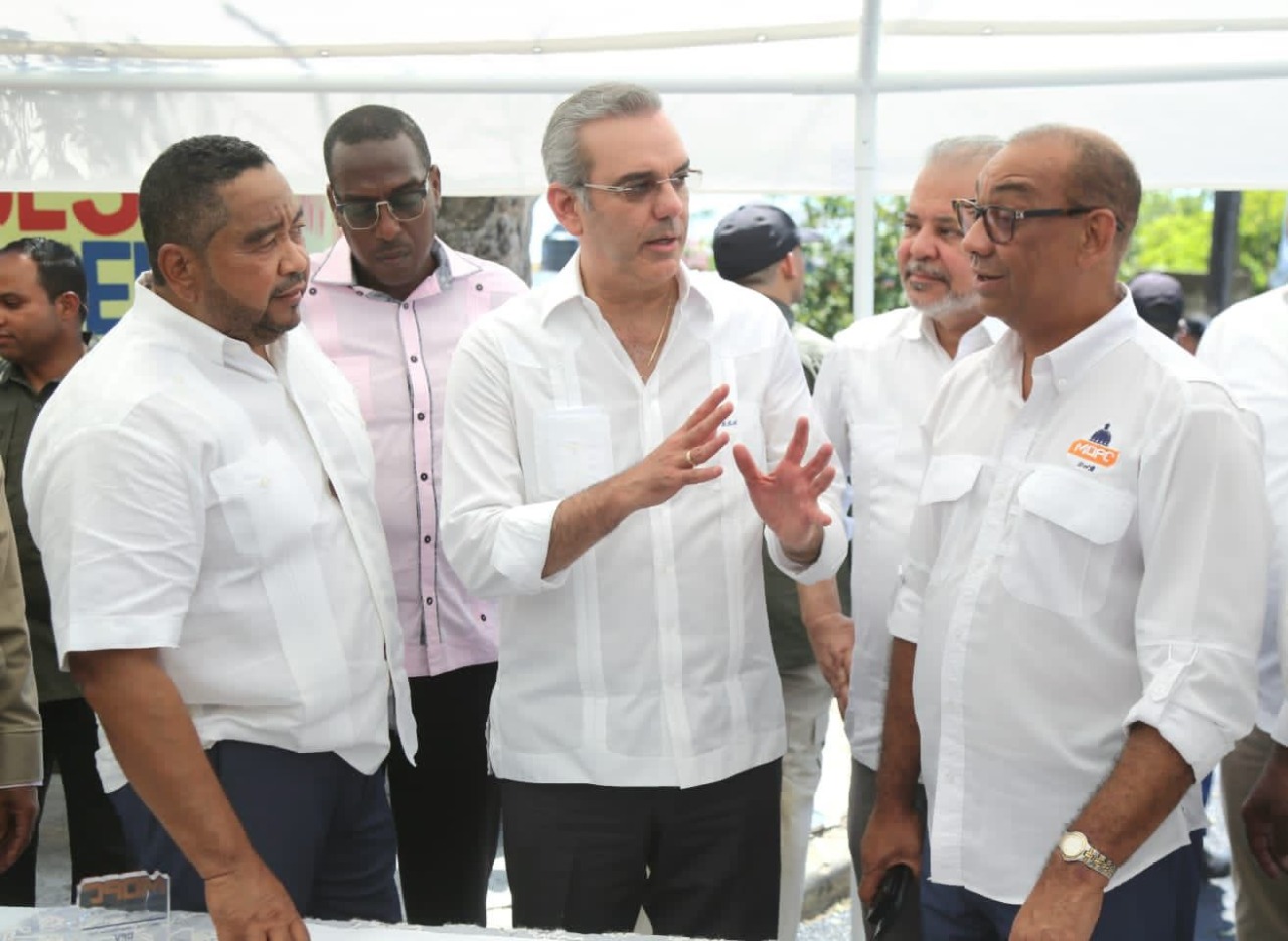Presidente Abinader sostendrá reunión este lunes en el MOPC