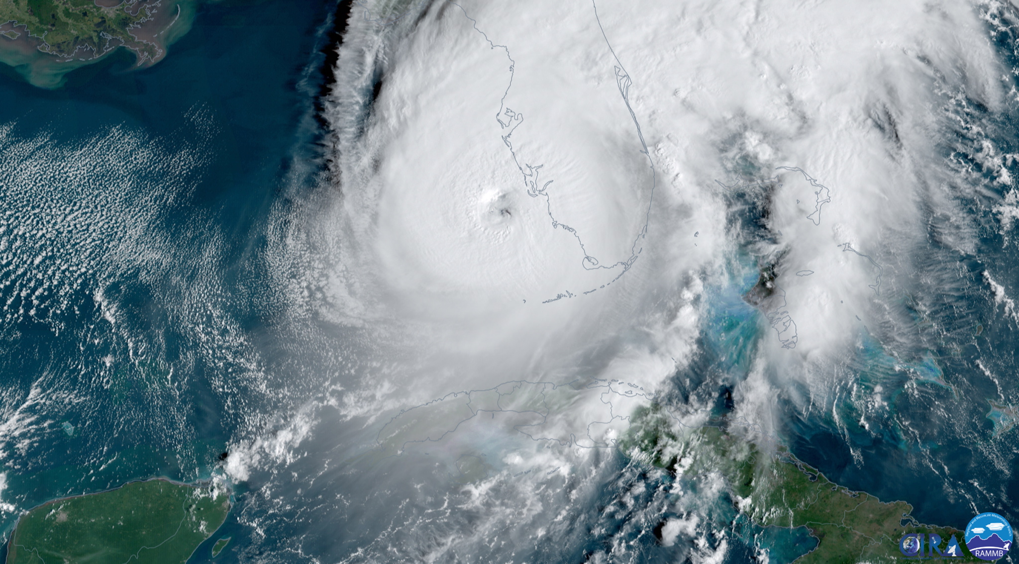 El huracán Ian toca tierra en Florida