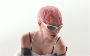 Belinda le llevó serenata a pareja LGBT+: “Para mí el amor es lo más importante”
