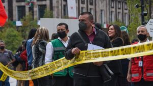 Reportan un muerto tras sismo de magnitud 7.7 en México
