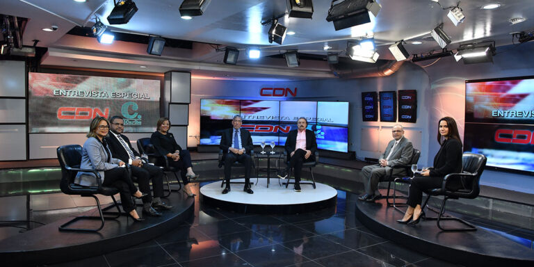Escritor español pondera progreso económico y social de República Dominicana