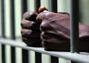 Policía apresa obrero haitiano intentó abusar sexualmente de su hijastra