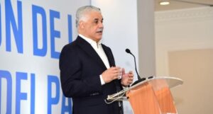 Miguel Vargas condena compra indiscriminada de dirigentes políticos opositores