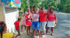 En Nagua: sector Naranjo en huelga por apagones tras paso del huracán Fiona