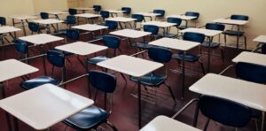 Albergados en escuelas serán trasladados a  otros refugios para inicio del año escolar