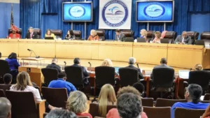 Junta escolar en Miami se opone a reconocer el mes LGBTQ