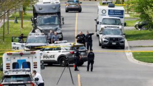 Un hombre mata a un policía de Toronto y a otro antes de ser asesinado por la policía
