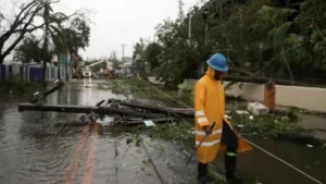 Cientos de miles de puertorriqueños seguirán sin luz esta semana tras Fiona 