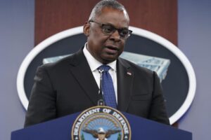 El secretario de Defensa, Lloyd Austin, en una conferencia de prensa en el Pentágono en Washington