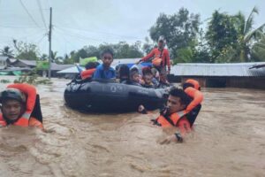 Inundaciones dejan 42 muertos en sur de Filipinas 