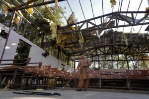 Aumentan a 52 los muertos en explosión de escuela en Kabul  