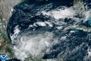 Karl a punto de impactar la costa sur del Golfo de México 
