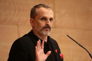 Miguel Bosé fue hospitalizado en México
