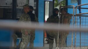 Un muerto y dos heridos tras enfrentamientos en cárcel de Ecuador 