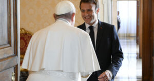  El papa y Macron se reúnen en el Vaticano 