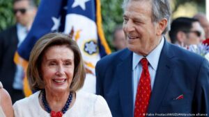 Atacan “violentamente” a esposo de Nancy Pelosi en su propia casa 