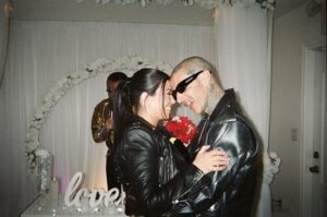 Kourtney Kardashian admite se desmayó y vomitó durante su boda en Las Vegas con Travis Barker