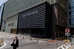 Balenciaga anunció que dejará de trabajar con Kanye West 