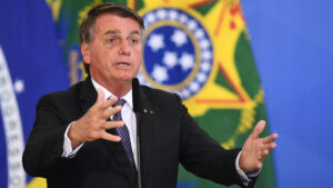 Bolsonaro se disculpa por sus insultos a adolescentes venezolanas
