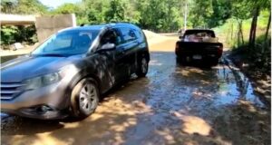 Choferes paralizan tránsito en protesta por mal estado de carretera Copey