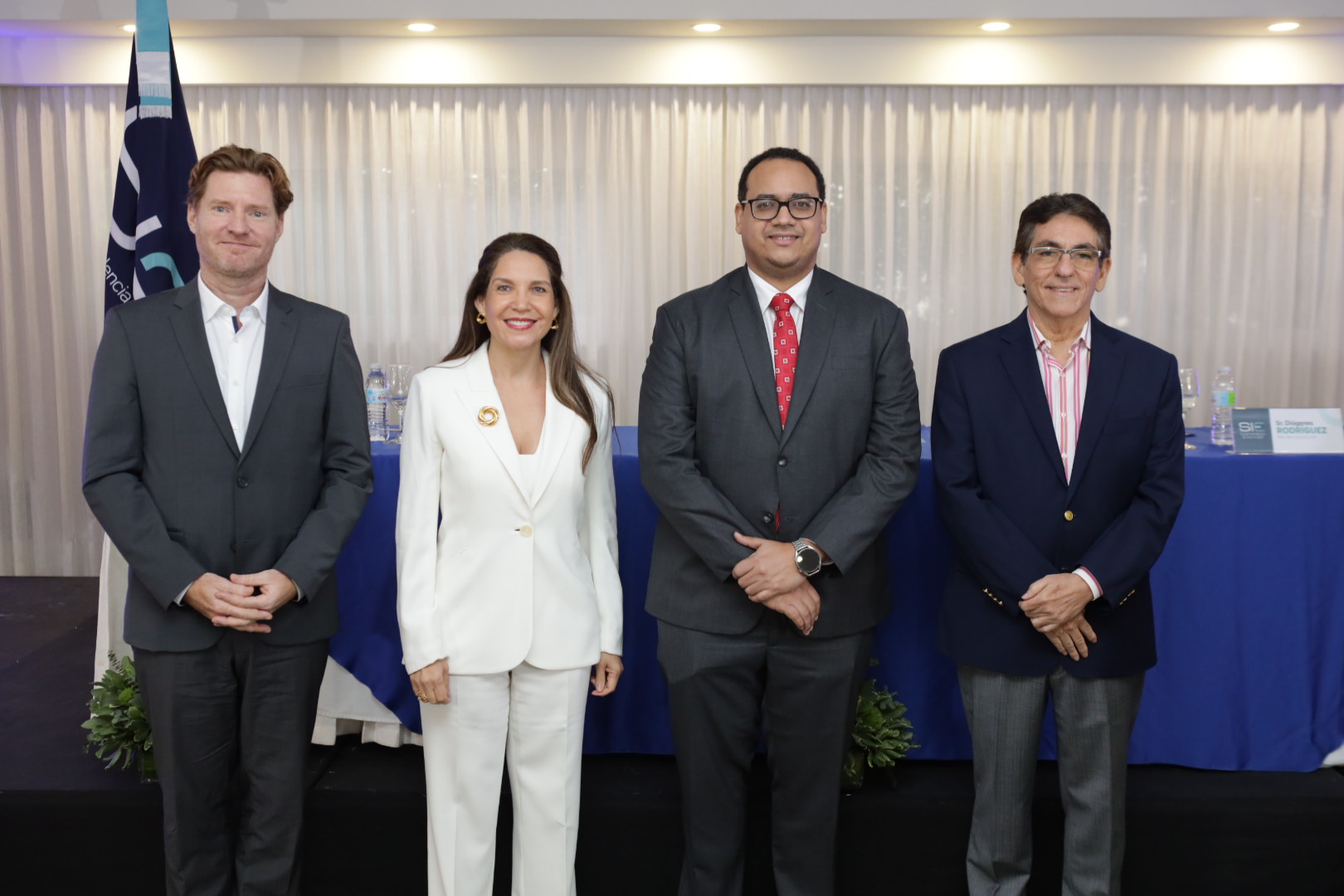 Superintendencia de Electricidad da a conocer propuestas de reglamentos para movilidad eléctrica en RD