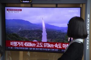 Corea del Norte lanza el misil de mayor rango sobre Japón
