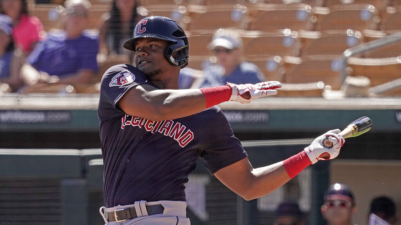 Cuadrangular de Oscar González manda a Cleveland a la Serie Divisional