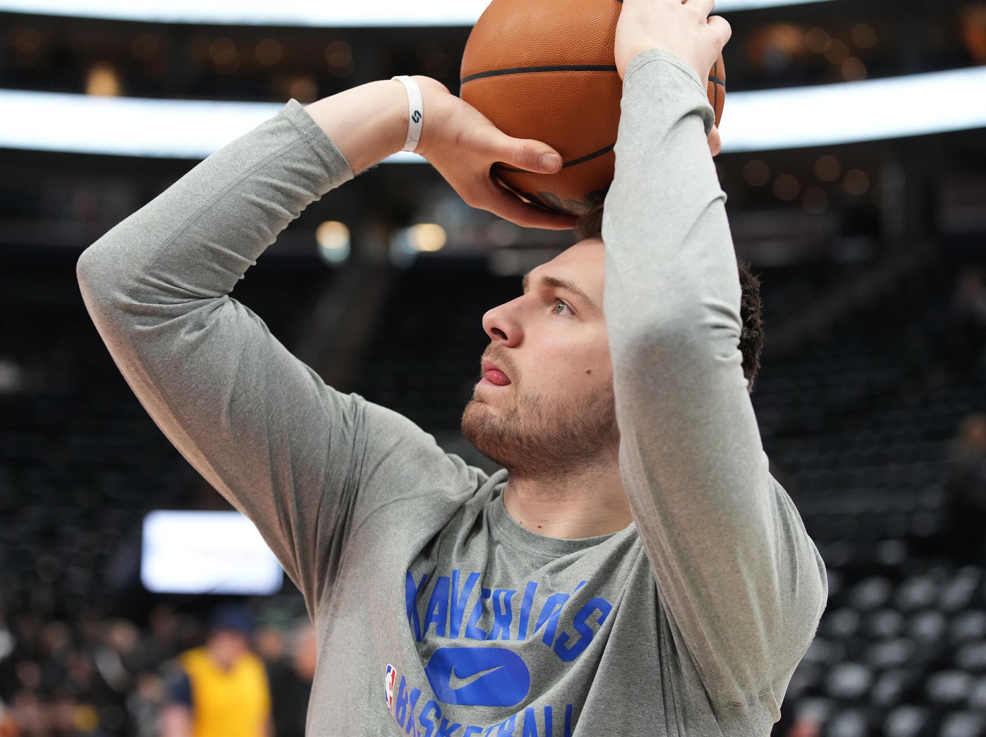 Doncic mete 44 puntos a los Magic e iguala un registro de Jordan