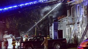 Avioneta se estrella contra apartamentos de New Hampshire, Estados Unidos