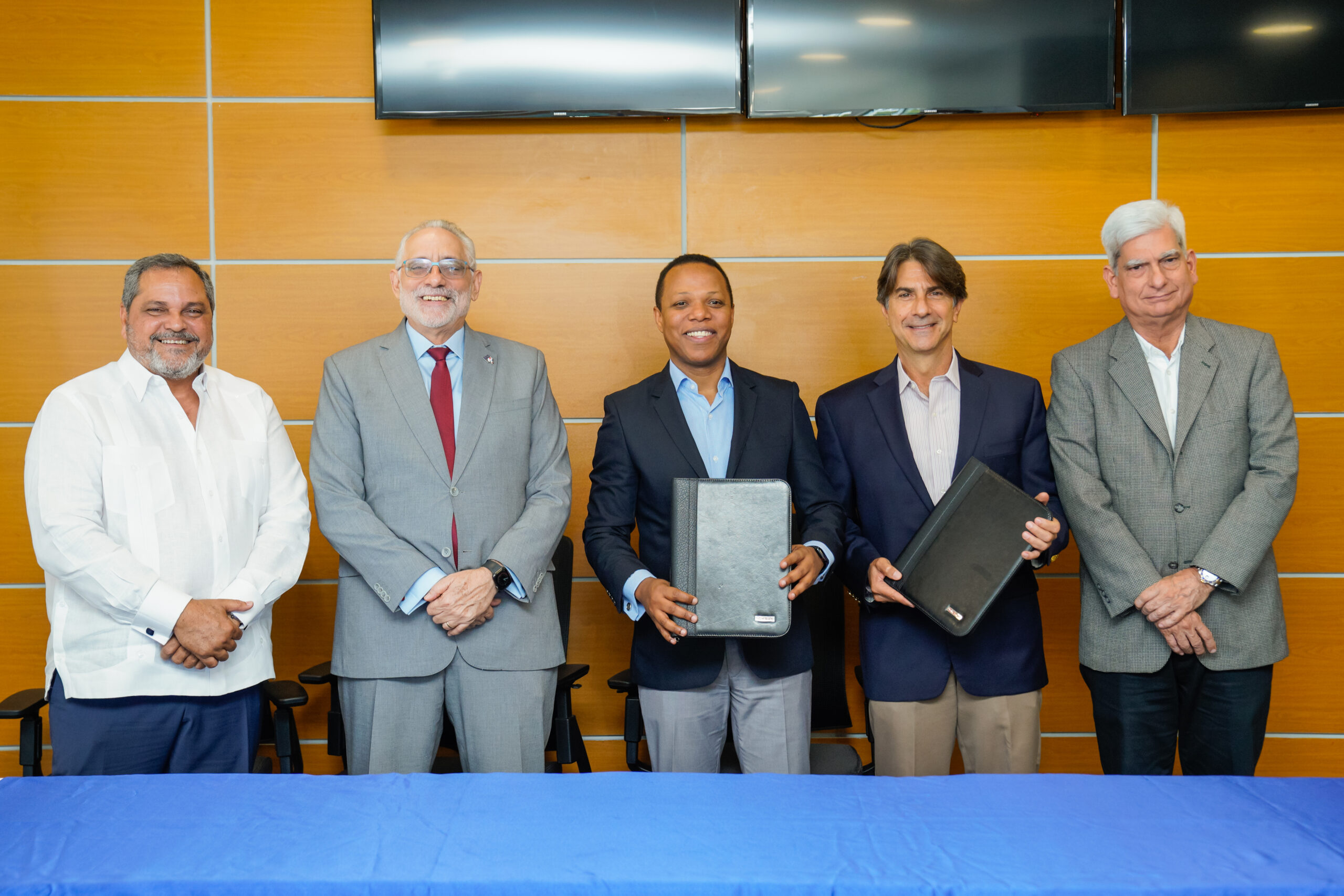 Edesur dispone dos circuitos exclusivos para iluminar el Estadio Quisqueya