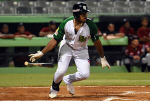 Estrellas dejan en el terreno al Licey y Águilas derrotan a Leones
