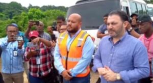 Funcionarios supervisan obras que construye el INAPA en San Cristóbal