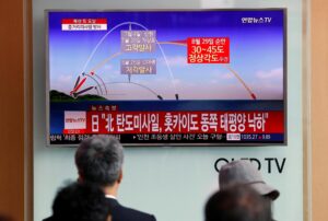 Kim Jong-un supervisa un nuevo test con misiles de crucero de largo alcance