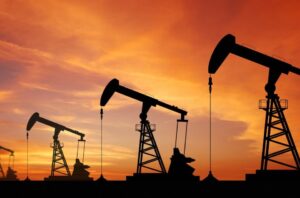 La OPEP+ decide bajar su oferta petrolera en 2 millones de barriles diarios