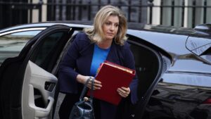 La exministra Mordaunt anuncia la primera candidatura para suceder a Truss