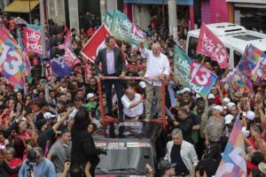 Lula ataca a Bolsonaro por vincular el analfabetismo a votantes de la izquierda
