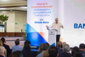 Moisés Naim resalta en Banreservas los aportes de la economía naranja