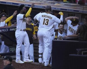 Padres igualan la Serie de Campeonato de la Nacional con Filis