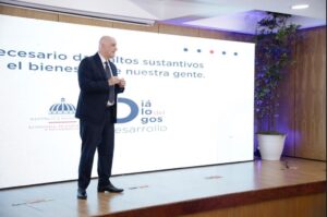 Ministro de Economía reafirma que es tiempo de retomar con mucho más vigor los esfuerzos por el desarrollo de largo plazo