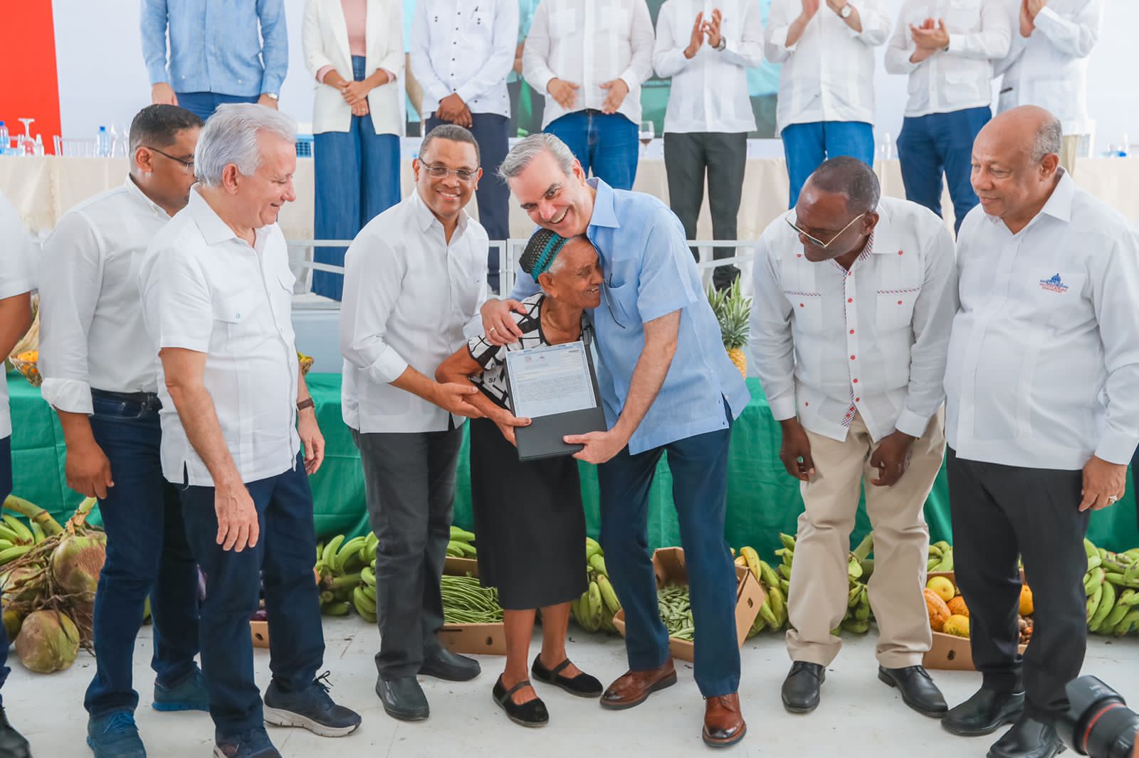 Presidente Abinader beneficia once mil personas con entrega de 2,765 certificados de títulos de viviendas y solares en Los Alcarrizos