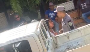 Prostitutas de Sosúa denuncian chantaje por policías; dicen les piden sexo y dinero para no apresarlas