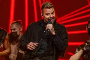 Rechazan orden de protección a sobrino de Ricky Martin contra su tío