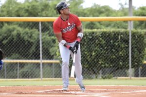 Escogido pinta de blanco al Licey en pretemporada