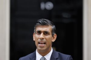 Sunak promete estabilidad económica al asumir el Gobierno británico