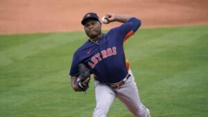 Valdez supera a Severino en duelo de dominicanos y Astros vuelven a ganar