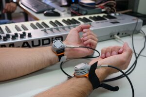Cómo pueden las personas sordas sentir la música a través del tacto
